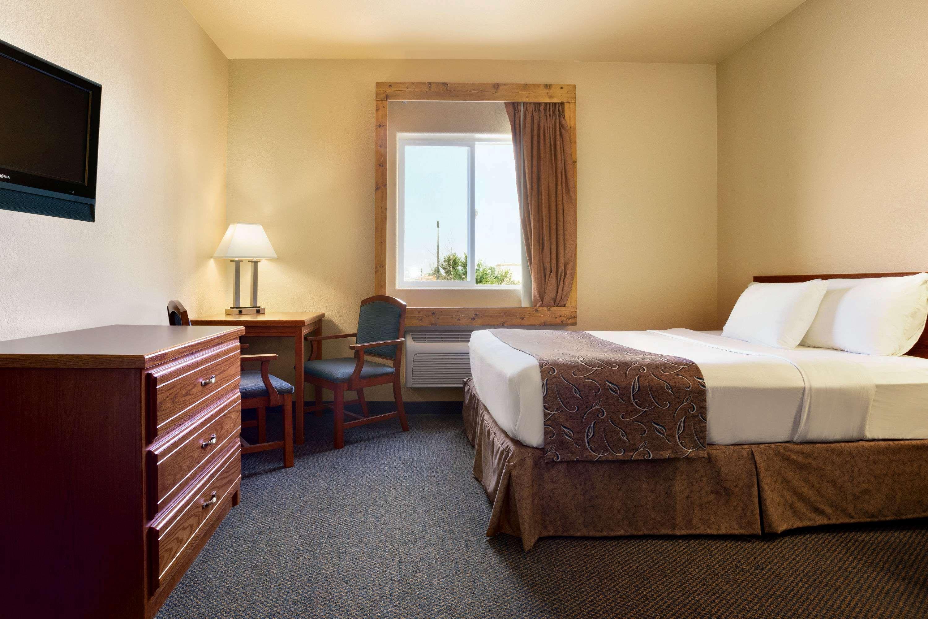 ทราเวลลอดจ์ บาย วินด์แฮม ยิลเลตต์ Hotel ภายนอก รูปภาพ